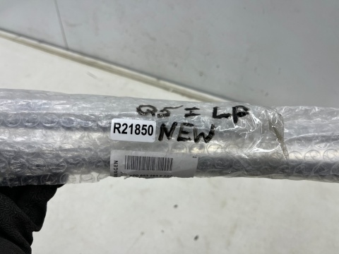 Listwa Audi Q5 I 8R 08-16r. NOWA lewa przednia listwa zgarniająca uszczelka zewnętrzna szyby drzwi CHROM lewy przód 8r0853283f Listwa Audi Q5 I 8R 08-16r. NOWA lewa przednia listwa zgarniająca uszczelka zewnętrzna szyby drzwi CHROM lewy przód 8r0853283f