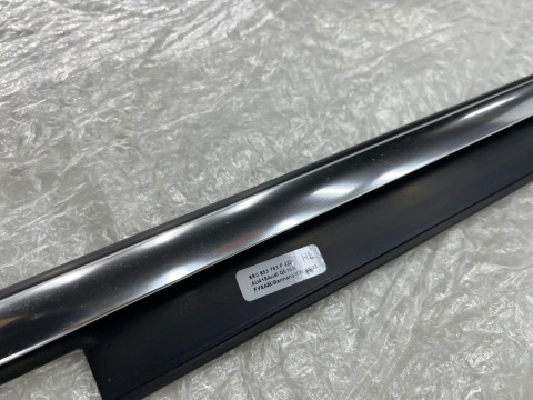 Listwa Audi Q5 I 8R 08-16r. NOWA lewa tylna listwa zgarniająca uszczelka zewnętrzna szyby drzwi CHROM lewy tył 8r0853763f Listwa Audi Q5 I 8R 08-16r. NOWA lewa tylna listwa zgarniająca uszczelka zewnętrzna szyby drzwi CHROM lewy tył 8r0853763f