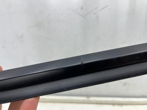 Listwa Mazda 2 III DJ DL 14r.- NOWA lewa tylna listwa zgarniająca uszczelka zewnętrzna drzwi lewy tył Listwa Mazda 2 III DJ DL 14r.- NOWA lewa tylna listwa zgarniająca uszczelka zewnętrzna drzwi lewy tył