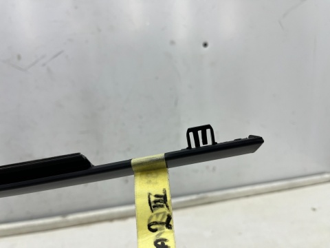 Listwa Mazda 2 III DJ DL 14r.- NOWA lewa tylna listwa zgarniająca uszczelka zewnętrzna drzwi lewy tył Listwa Mazda 2 III DJ DL 14r.- NOWA lewa tylna listwa zgarniająca uszczelka zewnętrzna drzwi lewy tył