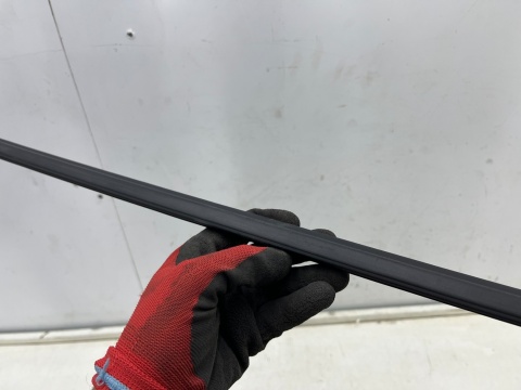 Listwa Toyota Yaris 3 III P13 LIFT 11-20r. NOWA prawa przednia listwa zgarniająca uszczelka zewnętrzna szyby drzwi prawy przód Listwa Toyota Yaris 3 III P13 LIFT 11-20r. NOWA prawa przednia listwa zgarniająca uszczelka zewnętrzna szyby drzwi prawy przód
