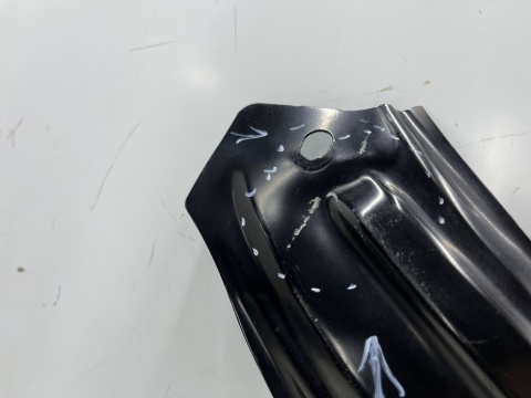 Pas przedni Mazda CX-5 II KF CX5 II 17r.- górne wzmocnienie zamka maski oryginalny kb7w