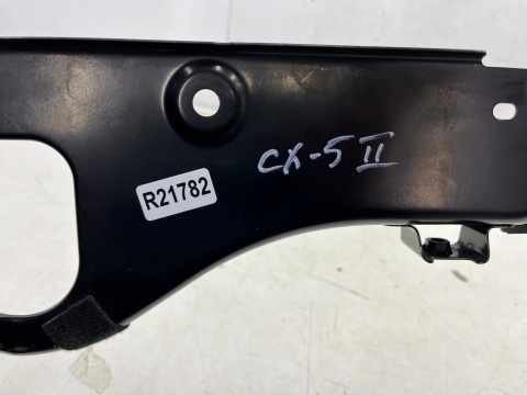 Pas przedni Mazda CX-5 II KF CX5 II 17r.- górne wzmocnienie zamka maski oryginalny kb7w