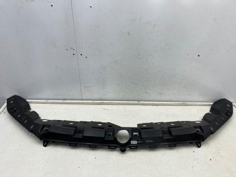 Ślizg Maserati Ghibli 13-24r. przednie środkowe mocowanie górnej listwy atrapy zderzaka NOWE 670004437 Ślizg Maserati Ghibli 13-24r. przednie środkowe mocowanie górnej listwy atrapy zderzaka NOWE 670004437