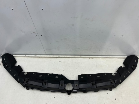 Ślizg Maserati Ghibli 13-24r. przednie środkowe mocowanie górnej listwy atrapy zderzaka NOWE 670004437 Ślizg Maserati Ghibli 13-24r. przednie środkowe mocowanie górnej listwy atrapy zderzaka NOWE 670004437