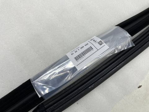 Uszczelka BMW X5 F15 X5M F85 13-18r. NOWA guma ramki szyby drzwi prawych tylnych prawy tył 7289668 Uszczelka BMW X5 F15 X5M F85 13-18r. NOWA guma ramki szyby drzwi prawych tylnych prawy tył 7289668