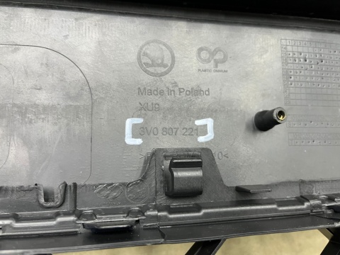 Zderzak przedni Skoda Superb III 3 15-19r. Przedlift przód 6XPDC spryski 3V0807221 Zderzak przedni Skoda Superb III 3 15-19r. Przedlift przód 6XPDC spryski 3V0807221