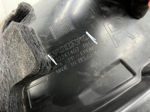 Nadkole Volvo XC40 17r.- prawe przednie ORYGINALNE prawy przód 32241407 Nadkole Volvo XC40 17r.- prawe przednie ORYGINALNE prawy przód 32241407