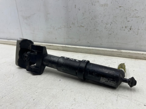 Dysza spryskiwaczy Mercedes w210 95-99r. przedlift lewa dysza spryskiwacza reflektora lampy lewej 2108200312 Dysza spryskiwaczy Mercedes w210 95-99r. przedlift lewa dysza spryskiwacza reflektora lampy lewej 2108200312