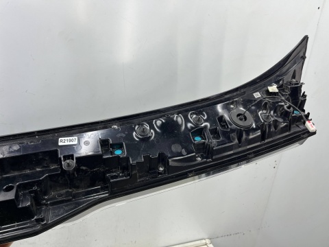 Lampa MG 4 MG4 Mulan Electric 22r.- światło w klape blenda LED 10976795 Lampa MG 4 MG4 Mulan Electric 22r.- światło w klape blenda LED 10976795