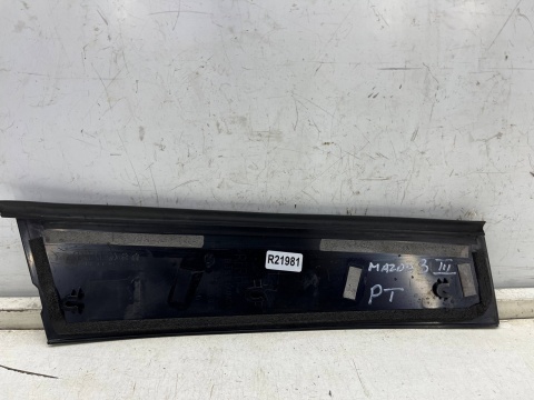 Listwa Mazda 3 III BM BN 13-18r. prawa tylna nakładka osłona słupka drzwi tylnych prawy tył bjs750m31 Listwa Mazda 3 III BM BN 13-18r. prawa tylna nakładka osłona słupka drzwi tylnych prawy tył bjs750m31
