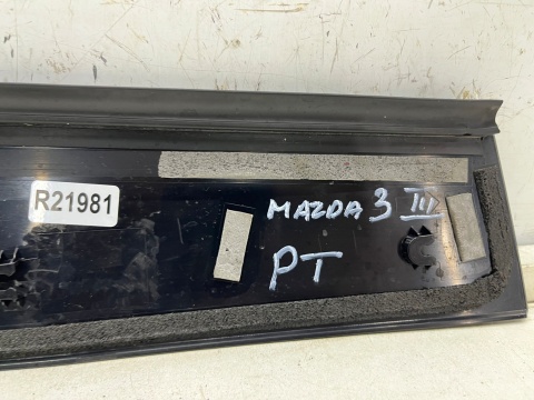 Listwa Mazda 3 III BM BN 13-18r. prawa tylna nakładka osłona słupka drzwi tylnych prawy tył bjs750m31 Listwa Mazda 3 III BM BN 13-18r. prawa tylna nakładka osłona słupka drzwi tylnych prawy tył bjs750m31