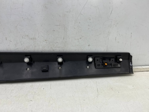 Listwa Mazda CX-3 CX3 14-21r. lewa przednia dolna nakładka drzwi CHROM lewy przód listewka chromowana d10e-51rb1 Listwa Mazda CX-3 CX3 14-21r. lewa przednia dolna nakładka drzwi CHROM lewy przód listewka chromowana d10e-51rb1