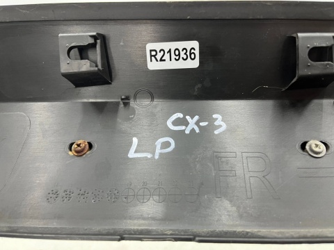Listwa Mazda CX-3 CX3 14-21r. lewa przednia dolna nakładka drzwi CHROM lewy przód listewka chromowana d10e-51rb1 Listwa Mazda CX-3 CX3 14-21r. lewa przednia dolna nakładka drzwi CHROM lewy przód listewka chromowana d10e-51rb1
