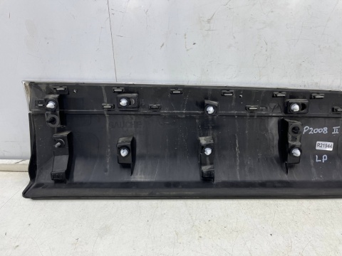 Listwa Peugeot 2008 II 19r.- lewa przednia nakładka dolna drzwi lewy przód 9837637180 Listwa Peugeot 2008 II 19r.- lewa przednia nakładka dolna drzwi lewy przód 9837637180