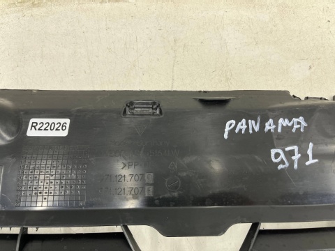 Osłona chłodnicy Porsche Panamera II 971 HYBRYDA 16-20r. kierownica powietrza pasa przedniego ramka wlot atrapy 971121707e Osłona chłodnicy Porsche Panamera II 971 HYBRYDA 16-20r. kierownica powietrza pasa przedniego ramka wlot atrapy 971121707e