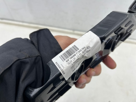 Ślizg Seat Arona 17r.- NOWE lewe tylne mocowanie zderzaka wspornik uchwyt lewy tył ORYGINALNY 6f9807393b Ślizg Seat Arona 17r.- NOWE lewe tylne mocowanie zderzaka wspornik uchwyt lewy tył ORYGINALNY 6f9807393b