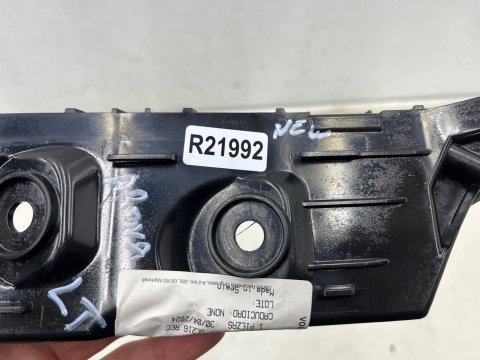 Ślizg Seat Arona 17r.- NOWE lewe tylne mocowanie zderzaka wspornik uchwyt lewy tył ORYGINALNY 6f9807393b Ślizg Seat Arona 17r.- NOWE lewe tylne mocowanie zderzaka wspornik uchwyt lewy tył ORYGINALNY 6f9807393b