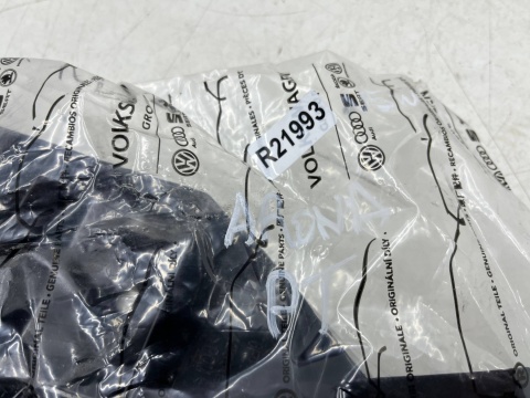 Ślizg Seat Arona 17r.- NOWE prawe tylne mocowanie zderzaka wspornik uchwyt prawy tył ORYGINALNY 6f9807394b