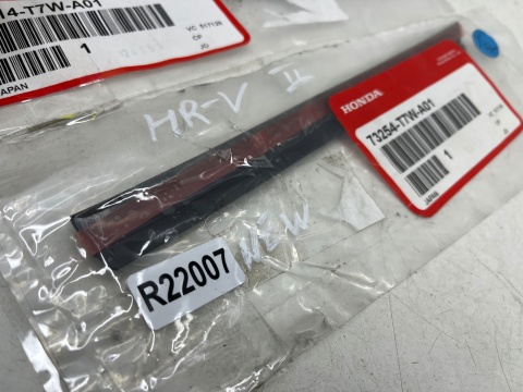 Uszczelka Honda HR-V II 13-21r. NOWA guma szyby klapy bagażnika uszczelnienie szyby prawa lewa KPL 74440-t7a-003 Uszczelka Honda HR-V II 13-21r. NOWA guma szyby klapy bagażnika uszczelnienie szyby prawa lewa KPL 74440-t7a-003