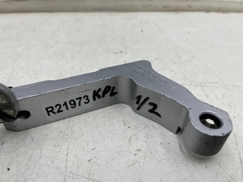 Zawias drzwi Volvo XC40 17r.- zawiasy prawych tylnych drzwi prawy tył góra dół komplet 31457096 31457100 Zawias drzwi Volvo XC40 17r.- zawiasy prawych tylnych drzwi prawy tył góra dół komplet 31457096 31457100