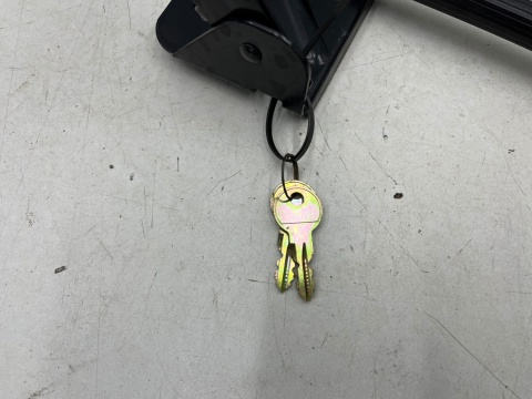 Bagażnik rowerowy Thule na relingi dachowe uchwyt mocowanie roweru Dwa kluczyki Thule 1050-51