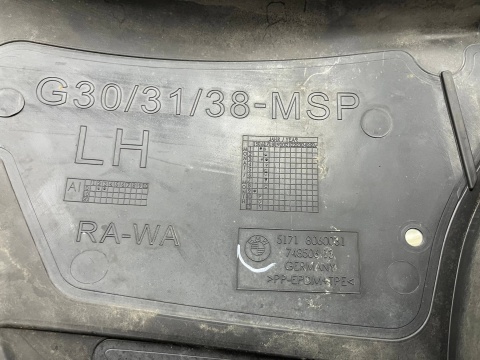 Nadkole BMW 5 G30 G31 17-24r. M-Pakiet LEWE przednie osłona trójkąt pod zderzak ORYGINAL lewy przód 8060031 Nadkole BMW 5 G30 G31 17-24r. M-Pakiet LEWE przednie osłona trójkąt pod zderzak ORYGINAL lewy przód 8060031