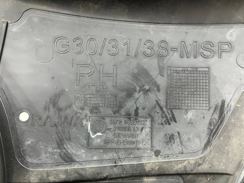 Nadkole BMW 5 G30 G31 17-24r. M-Pakiet PRAWE przednie osłona trójkąt pod zderzak ORYGINAL prawy przód 8060032 Nadkole BMW 5 G30 G31 17-24r. M-Pakiet PRAWE przednie osłona trójkąt pod zderzak ORYGINAL prawy przód 8060032