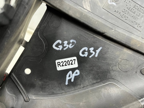 Nadkole BMW 5 G30 G31 17-24r. M-Pakiet PRAWE przednie osłona trójkąt pod zderzak ORYGINAL prawy przód 8060032 Nadkole BMW 5 G30 G31 17-24r. M-Pakiet PRAWE przednie osłona trójkąt pod zderzak ORYGINAL prawy przód 8060032
