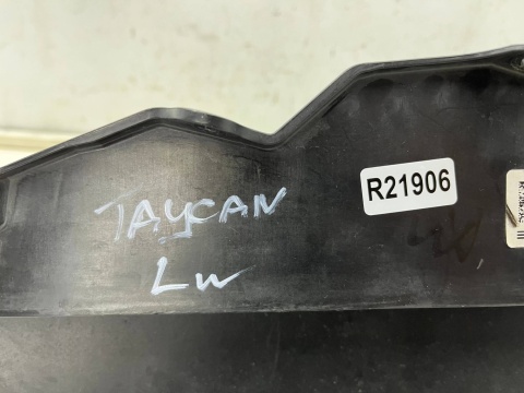 Osłona chłodnicy Porsche Taycan 9j Audi e-tron GT 19r.- LEWA żaluzja roleta intercoolera kierownica wlot powietrza zderzaka Osłona chłodnicy Porsche Taycan 9j Audi e-tron GT 19r.- LEWA żaluzja roleta intercoolera kierownica wlot powietrza zderzaka