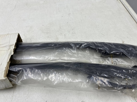 Relingi dachowe Skoda Fabia I 6y kombi 99-08r. NOWE oryginalne OE prawe lewe komplet LAH420001 Relingi dachowe Skoda Fabia I 6y kombi 99-08r. NOWE oryginalne OE prawe lewe komplet LAH420001