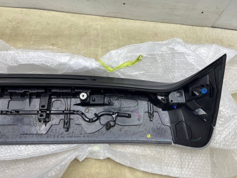 Spoiler Porsche Cayenne III 9y 17r.- kolor M9A lotka na dach klapy bagażnika 9y0827937 Spoiler Porsche Cayenne III 9y 17r.- kolor M9A lotka na dach klapy bagażnika 9y0827937