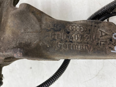 Zwrotnica VW Passat B5 Audi A6 C5 A4 B5 Superb 96-05r. piasta prawa przednia czujnik ABS prawy przód 8d0407258