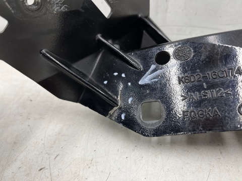 Mocowanie błotnika Range Rover Evoque II L551 18r.- prawe przednie mocowanie błotnika wspornik podpora prawy przód