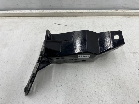 Mocowanie błotnika Range Rover Evoque II L551 18r.- prawe przednie mocowanie błotnika wspornik podpora prawy przód