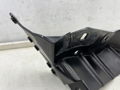 Mocowanie błotnika Range Rover Evoque II L551 18r.- prawe przednie mocowanie błotnika wspornik podpora prawy przód