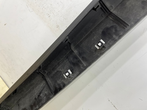 Nakładka progu Hyundai Bayon 21r.- PRAWA listwa progowa zewnętrzna prawy próg 87751-q0400 Nakładka progu Hyundai Bayon 21r.- PRAWA listwa progowa zewnętrzna prawy próg 87751-q0400