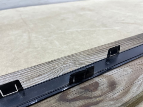 Nakładka progu Panamera III 972 976 23r.- PRAWA listwa progowa zewnętrzna nakladka listewka ozdobna prawy próg 976853058