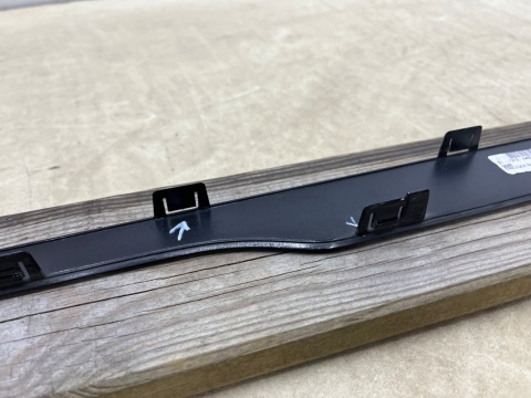 Nakładka progu Panamera III 972 976 23r.- PRAWA listwa progowa zewnętrzna nakladka listewka ozdobna prawy próg 976853058