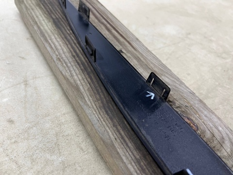 Nakładka progu Panamera III 972 976 23r.- PRAWA listwa progowa zewnętrzna nakladka listewka ozdobna prawy próg 976853058