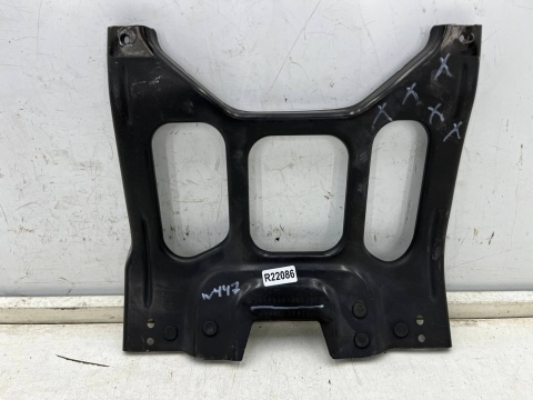 Pas przedni Mercedes Vito w447 14r.- środkowe mocowanie zamka maski lącznik belki zderzaka i pasa a4478801003 Pas przedni Mercedes Vito w447 14r.- środkowe mocowanie zamka maski lącznik belki zderzaka i pasa a4478801003