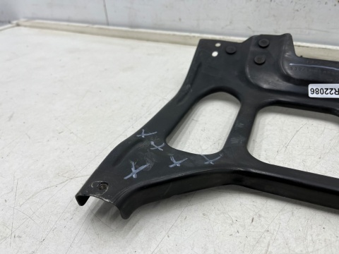 Pas przedni Mercedes Vito w447 14r.- środkowe mocowanie zamka maski lącznik belki zderzaka i pasa a4478801003 Pas przedni Mercedes Vito w447 14r.- środkowe mocowanie zamka maski lącznik belki zderzaka i pasa a4478801003