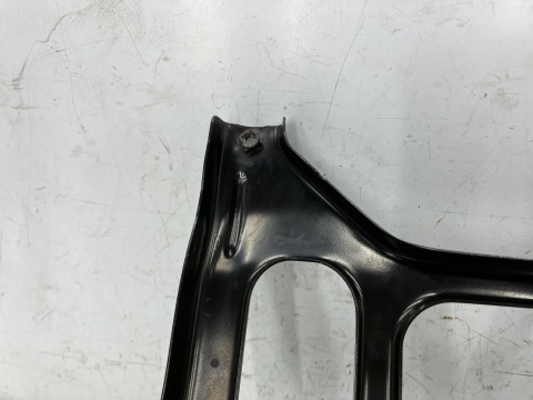 Pas przedni Mercedes Vito w447 14r.- środkowe mocowanie zamka maski lącznik belki zderzaka i pasa a4478801003 Pas przedni Mercedes Vito w447 14r.- środkowe mocowanie zamka maski lącznik belki zderzaka i pasa a4478801003