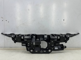 Pas przedni Toyota Corolla E21 XII 18r.- ślizg środkowe mocowanie górne atrapy zderzaka 53114-02530