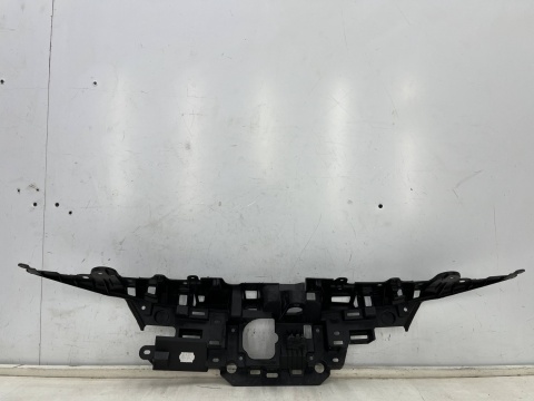 Pas przedni Toyota Corolla E21 XII 18r.- ślizg środkowe mocowanie górne atrapy zderzaka 53114-02530