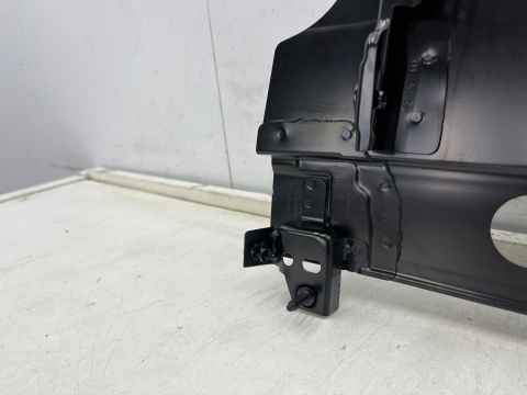 Poszycie Macan I 95b 14r.- LEWY przedni próg dolny słupek ćwiartka NOWE ORYGINALNE lewy środek Poszycie Macan I 95b 14r.- LEWY przedni próg dolny słupek ćwiartka NOWE ORYGINALNE lewy środek