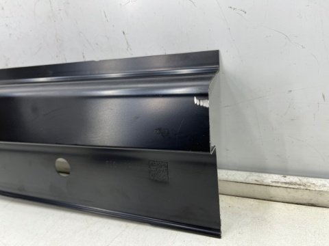 Poszycie Macan I 95b 14r.- LEWY przedni próg dolny słupek ćwiartka NOWE ORYGINALNE lewy środek Poszycie Macan I 95b 14r.- LEWY przedni próg dolny słupek ćwiartka NOWE ORYGINALNE lewy środek