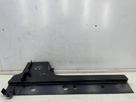 Poszycie Macan I 95b 14r.- LEWY przedni próg dolny słupek ćwiartka NOWE ORYGINALNE lewy środek Poszycie Macan I 95b 14r.- LEWY przedni próg dolny słupek ćwiartka NOWE ORYGINALNE lewy środek