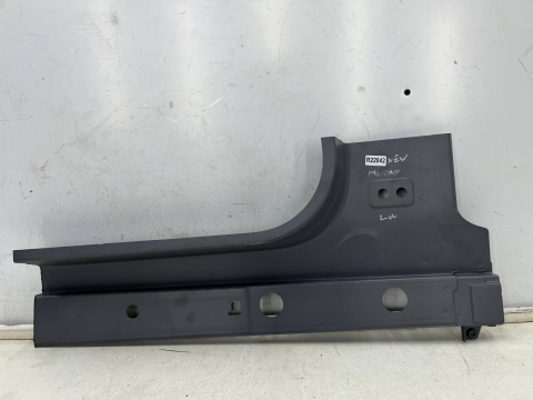 Poszycie Macan I 95b 14r.- LEWY przedni próg dolny słupek ćwiartka NOWE ORYGINALNE lewy środek Poszycie Macan I 95b 14r.- LEWY przedni próg dolny słupek ćwiartka NOWE ORYGINALNE lewy środek