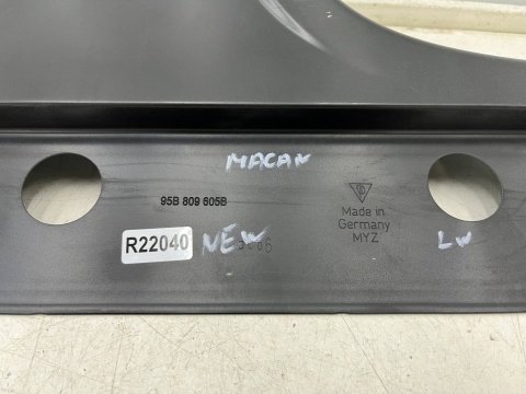 Poszycie Macan I 95b 14r.- LEWY środkowy próg dolny słupek ćwiartka NOWE ORYGINALNE lewy środek 95b809605b Poszycie Macan I 95b 14r.- LEWY środkowy próg dolny słupek ćwiartka NOWE ORYGINALNE lewy środek 95b809605b